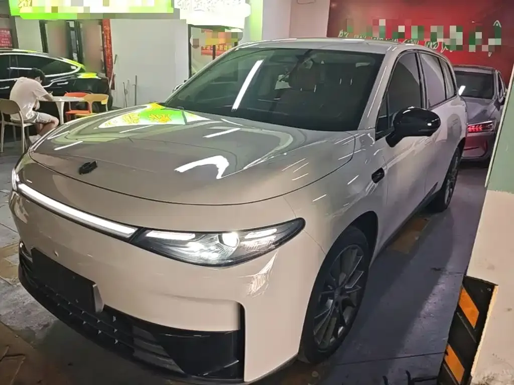 Leapmotor C10