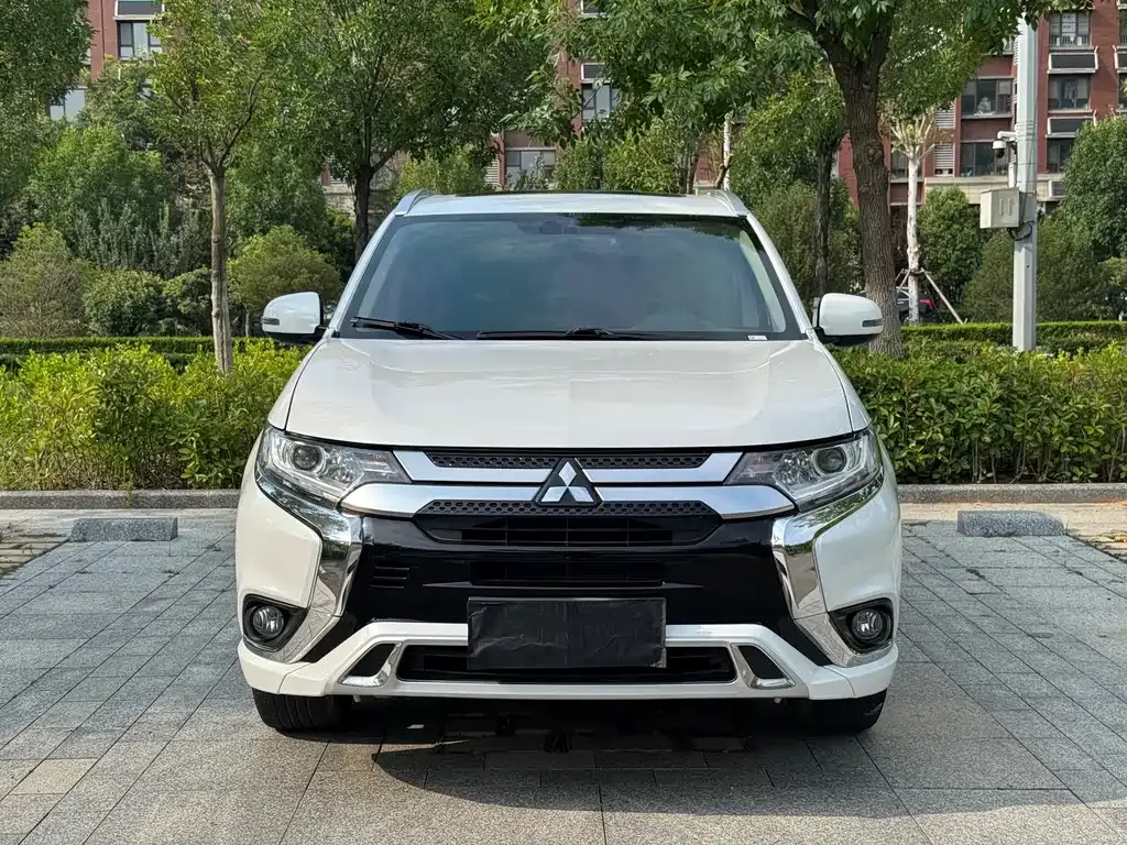 Mitsubishi Outlander — фото 9