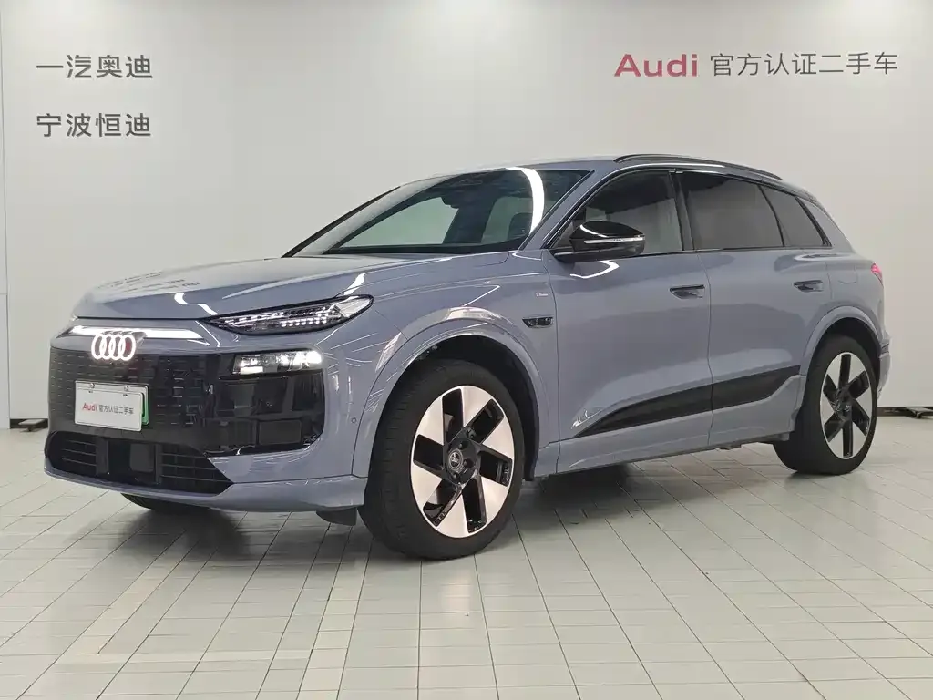Audi Q6L e-tron — фото 1