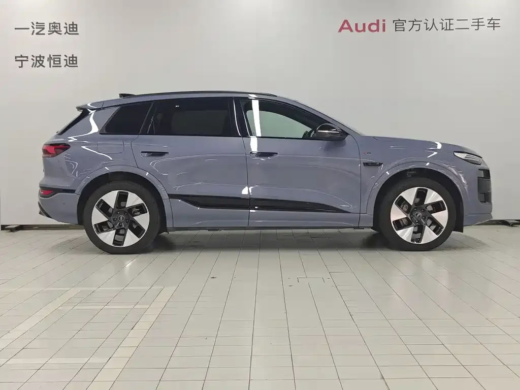 Audi Q6L e-tron — фото 2