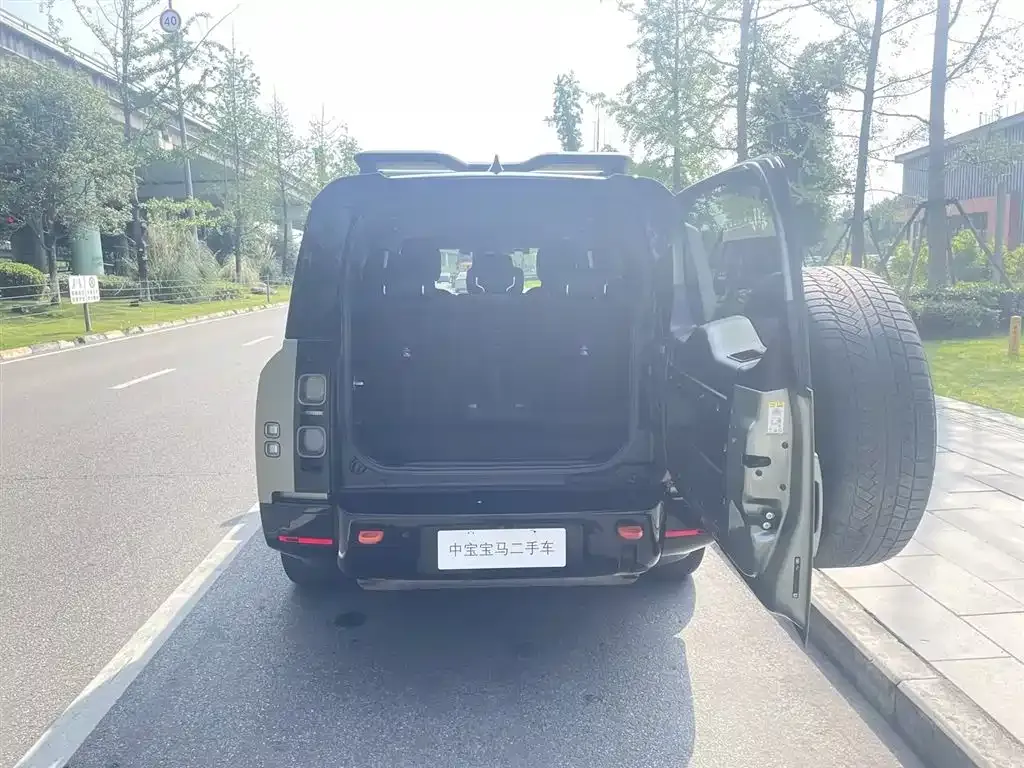 Land Rover Defender — фото 10