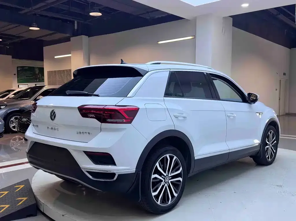 Volkswagen T-Roc — фото 10