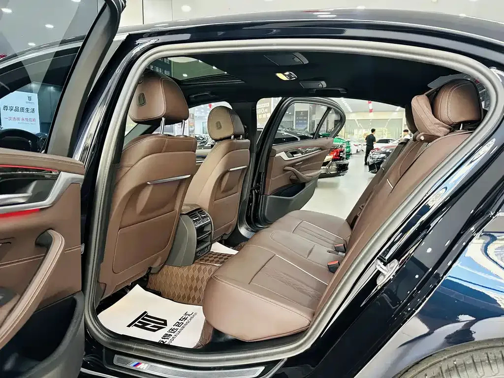BMW 5 Series — фото 10
