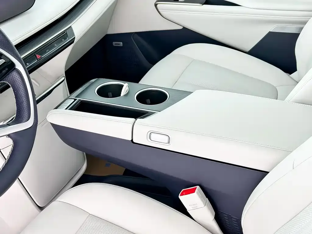 Buick GL8 Hybrid — фото 10