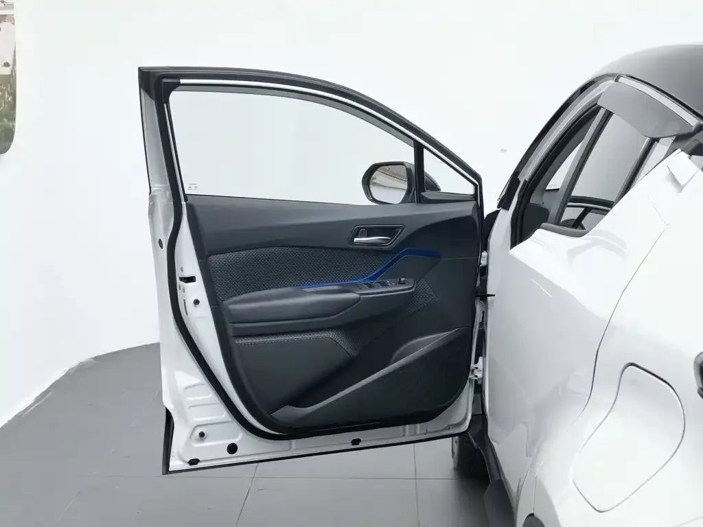 Toyota C-HR 2023 из CN, фото 3