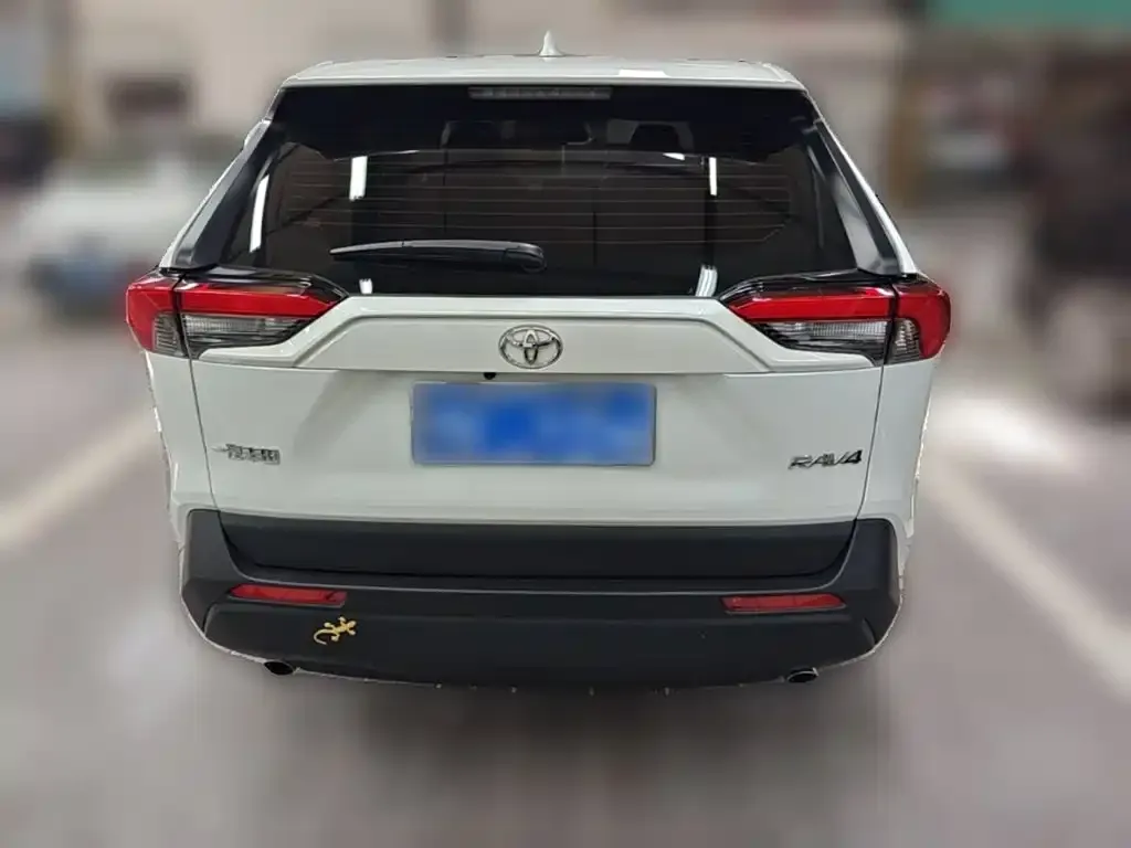 Toyota RAV4 — фото 10