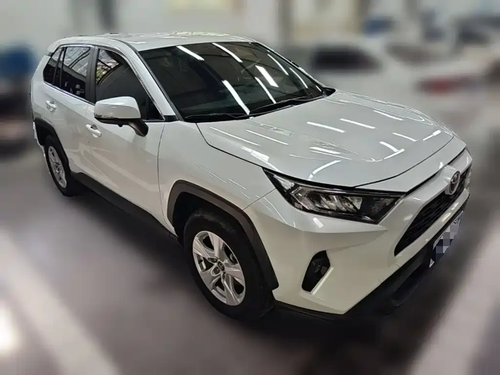 Toyota RAV4 — фото 8