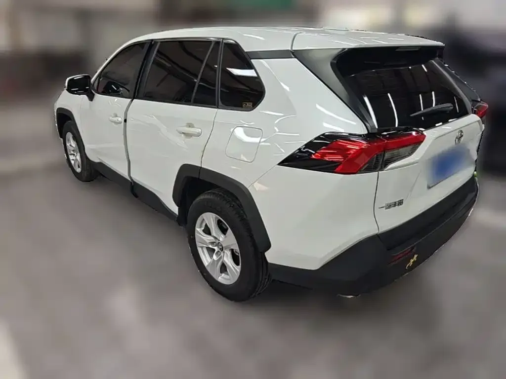Toyota RAV4 — фото 5