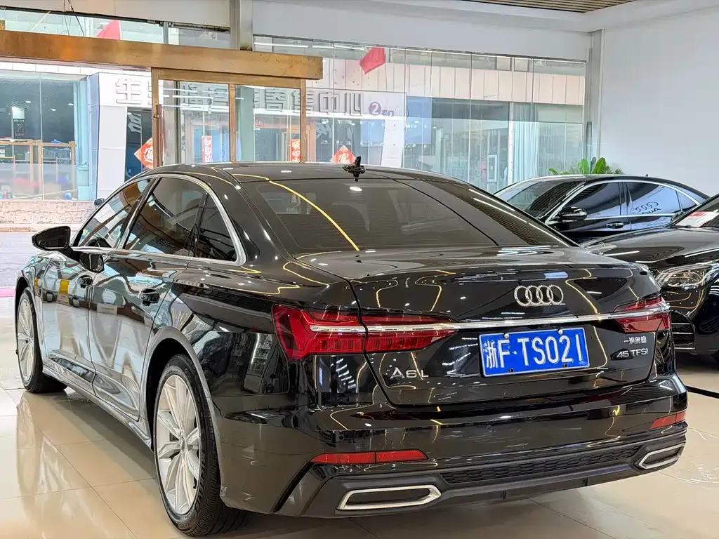 Audi A6L — фото 6