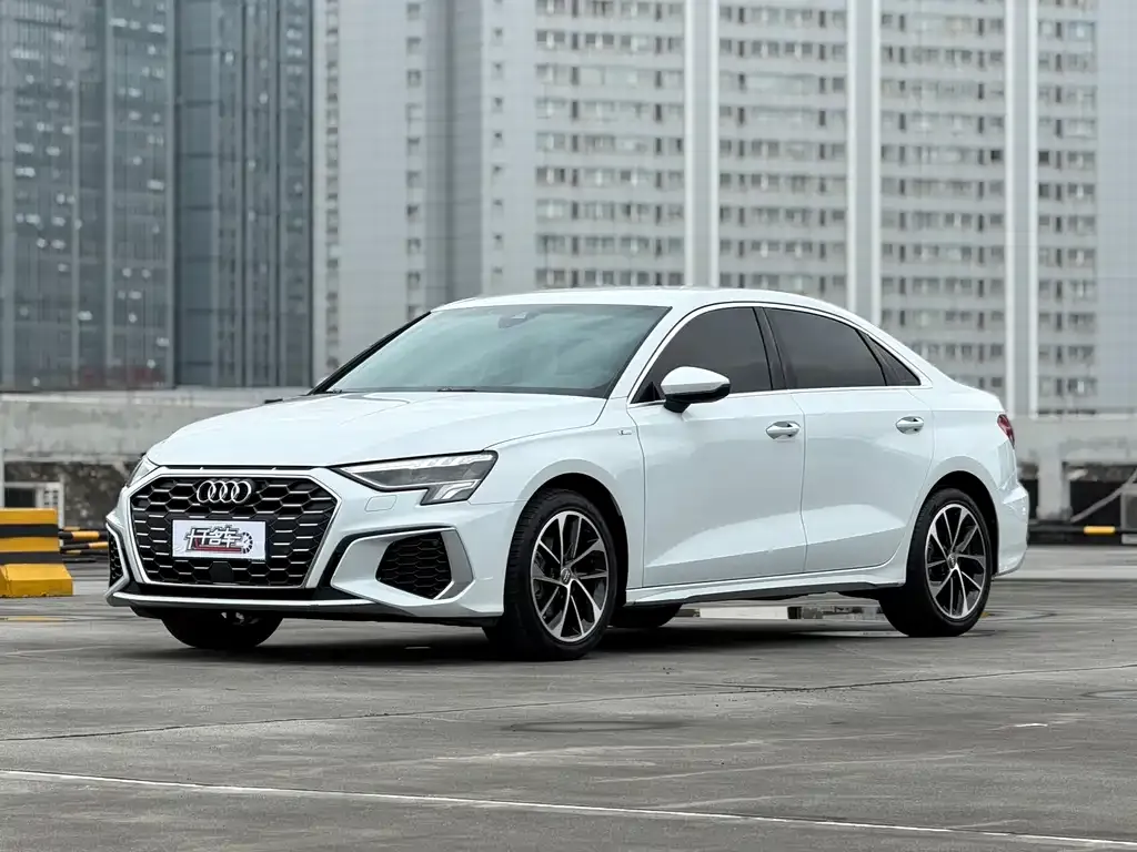 Audi A3 — фото 1