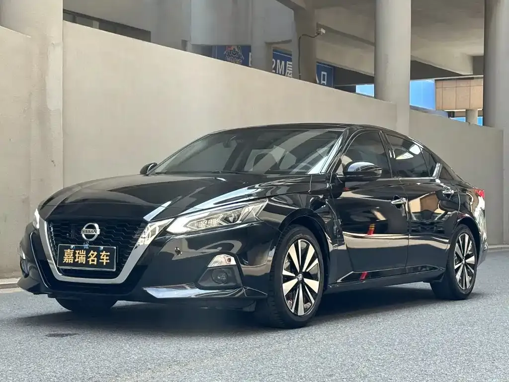 Nissan Teana — фото 1