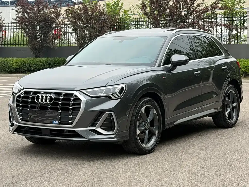 Audi Q3 — фото 1