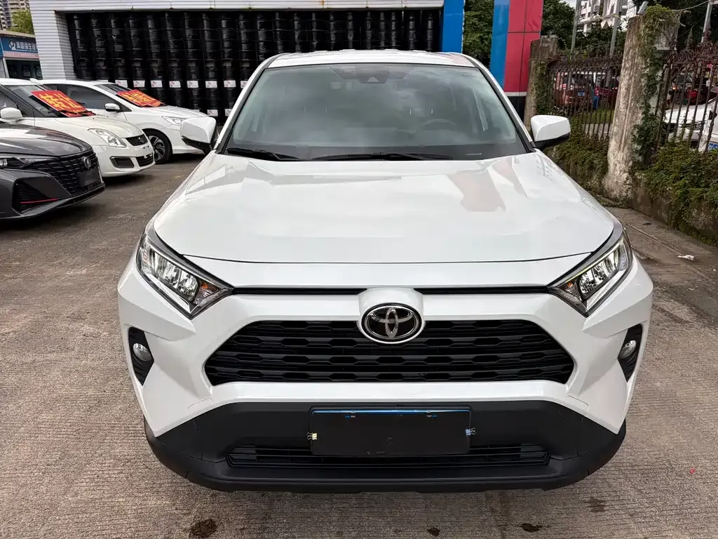 Toyota RAV4 — фото 3