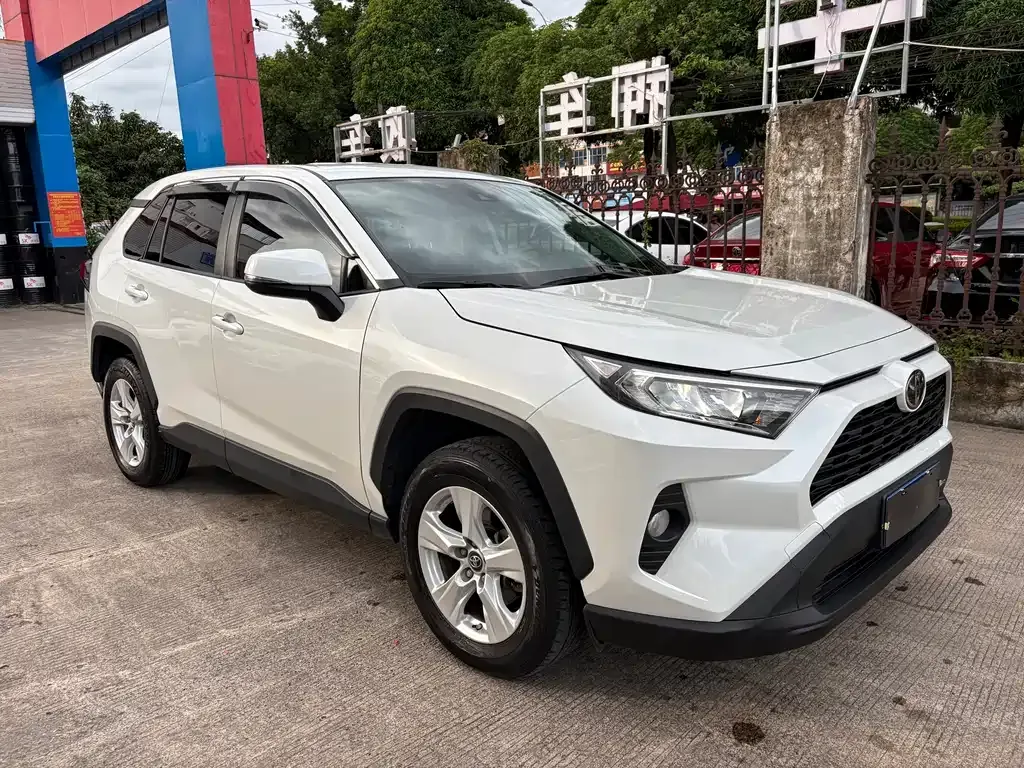 Toyota RAV4 — фото 9