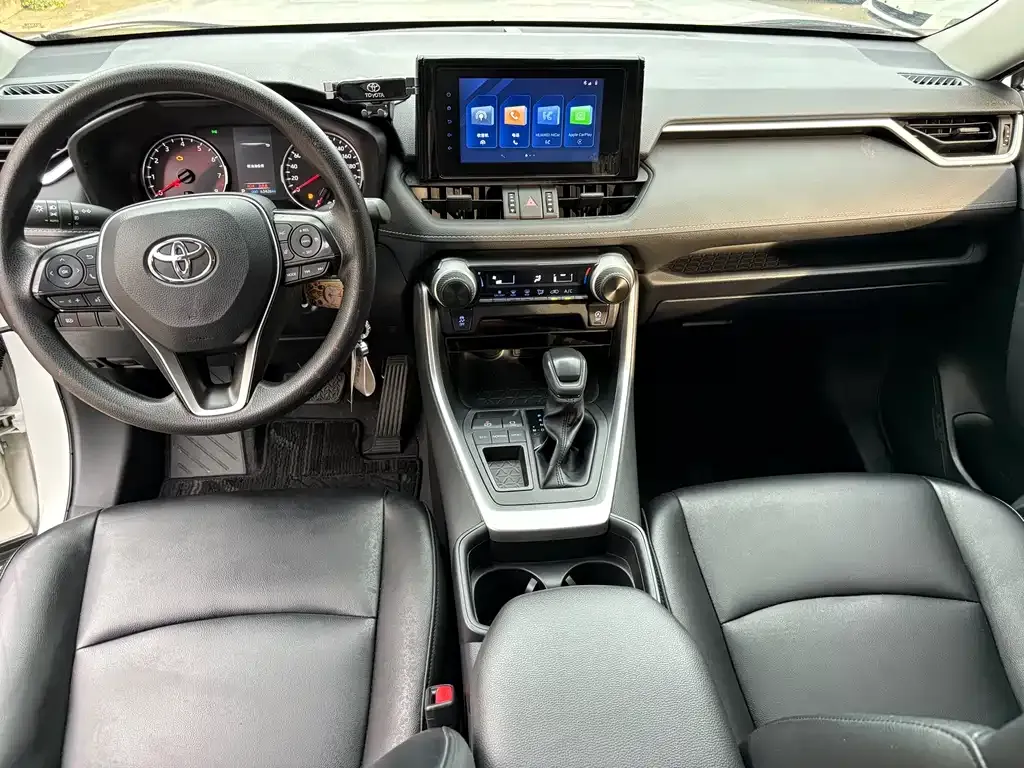 Toyota RAV4 — фото 5