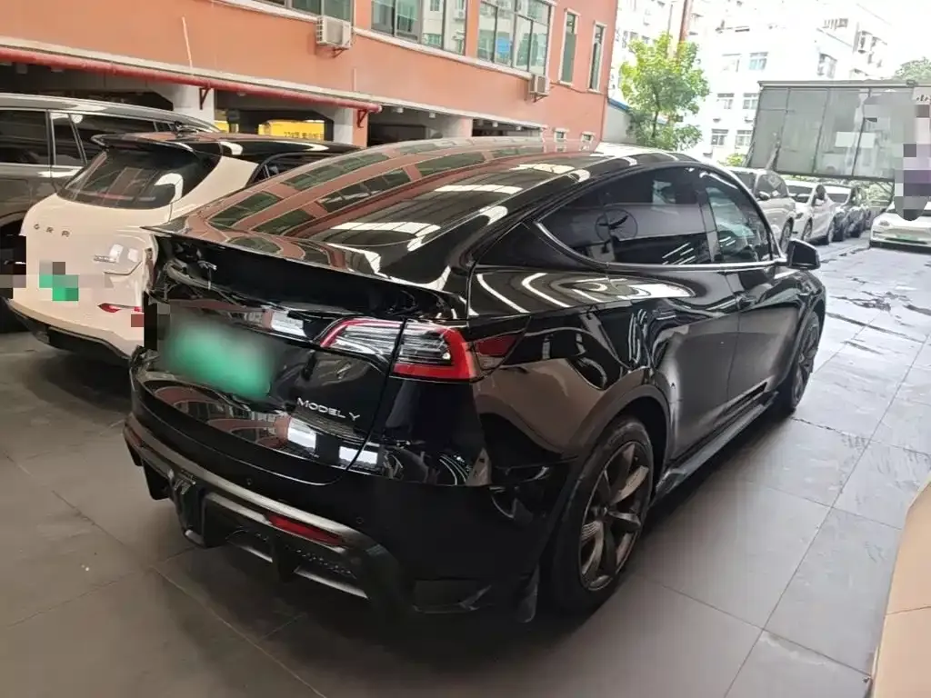 Tesla Model Y — фото 8