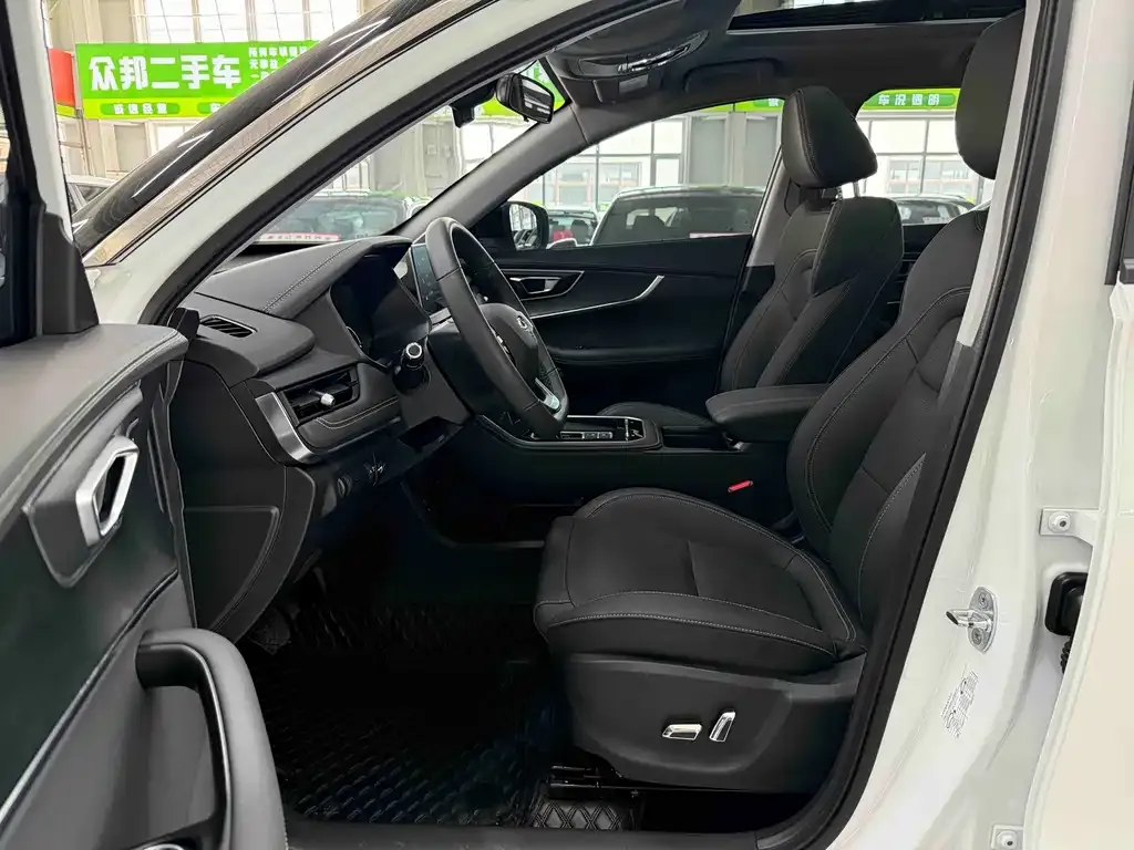 Chery Tiggo 8 — фото 10