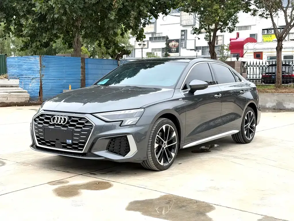 Audi A3 — фото 1