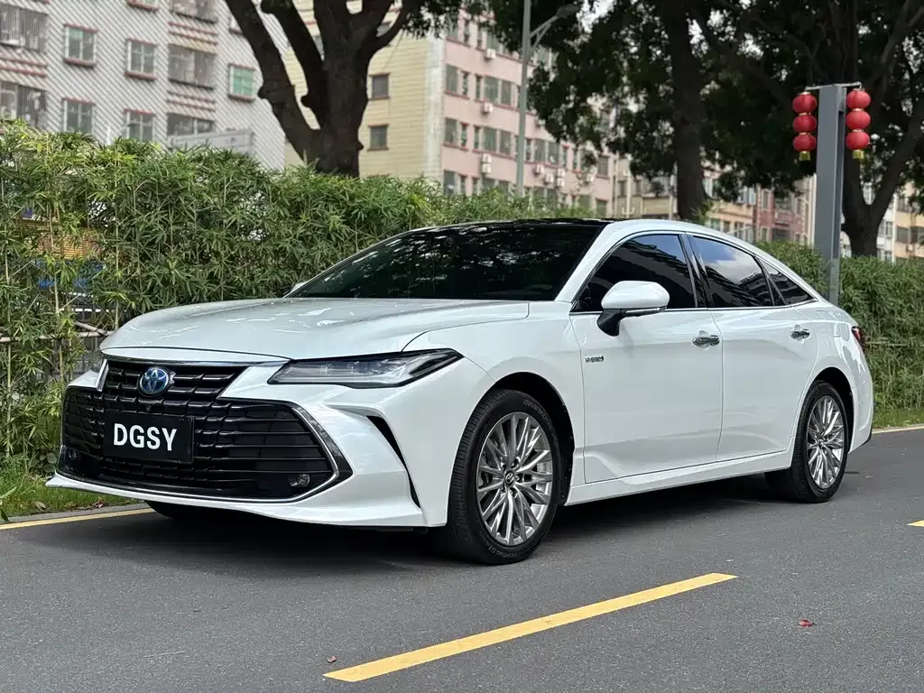 Toyota Avalon — фото 1