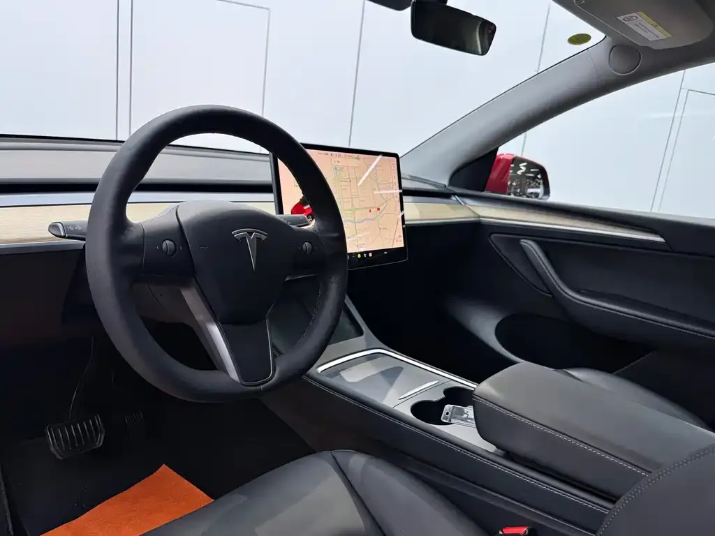 Tesla Model Y — фото 3