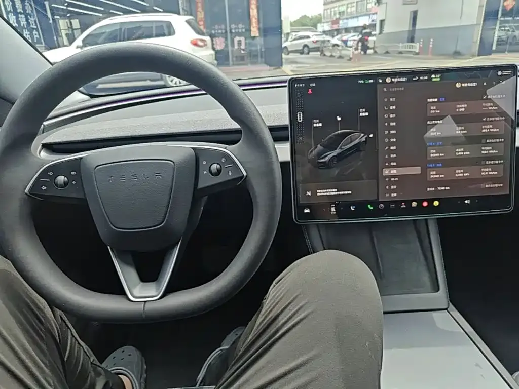 Tesla Model 3 — фото 4