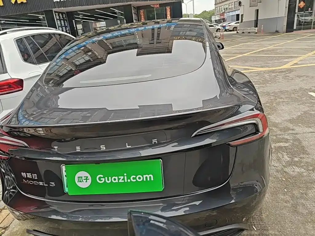 Tesla Model 3 — фото 10