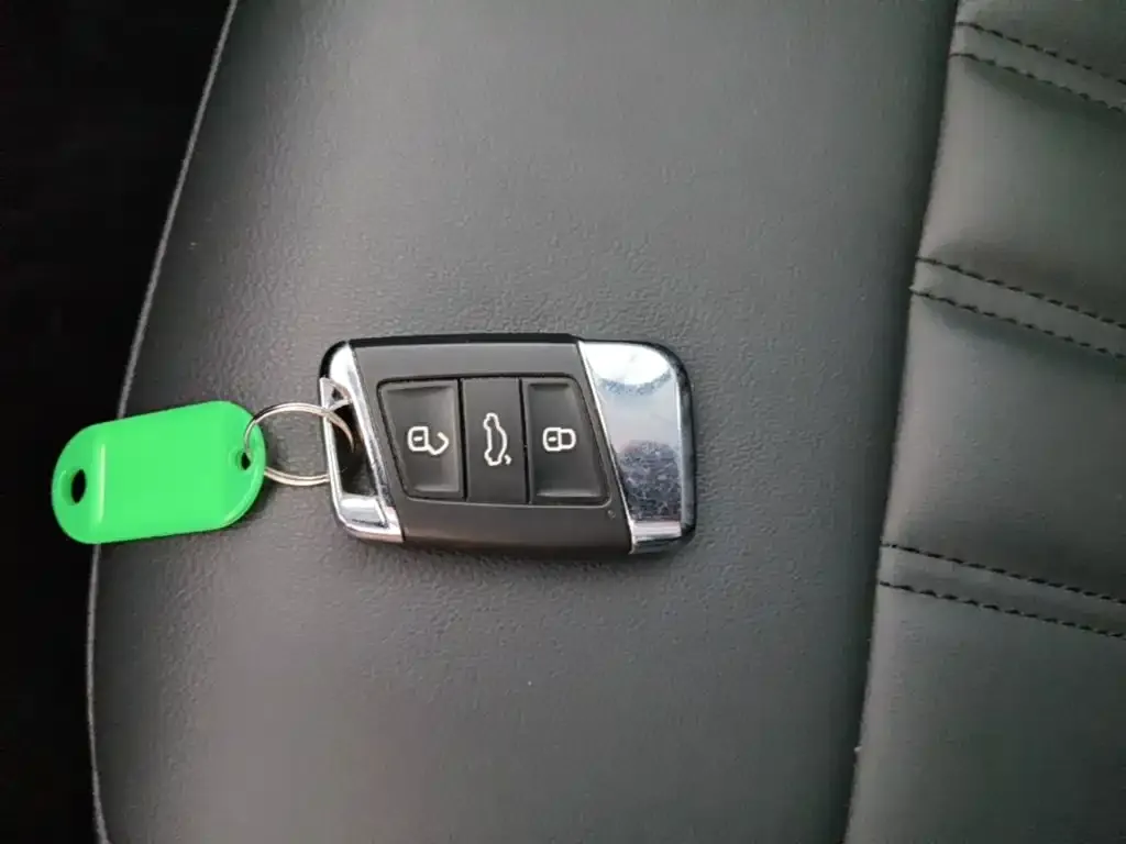 Volkswagen Passat 2023 из CN, фото 10