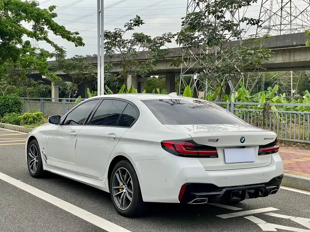 BMW 5 Series — фото 10