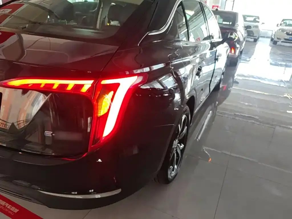 Hongqi E-QM5 — фото 4
