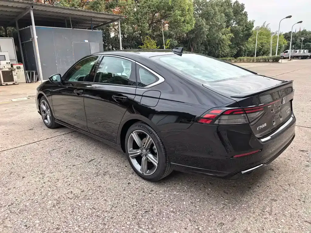 Honda Accord — фото 10