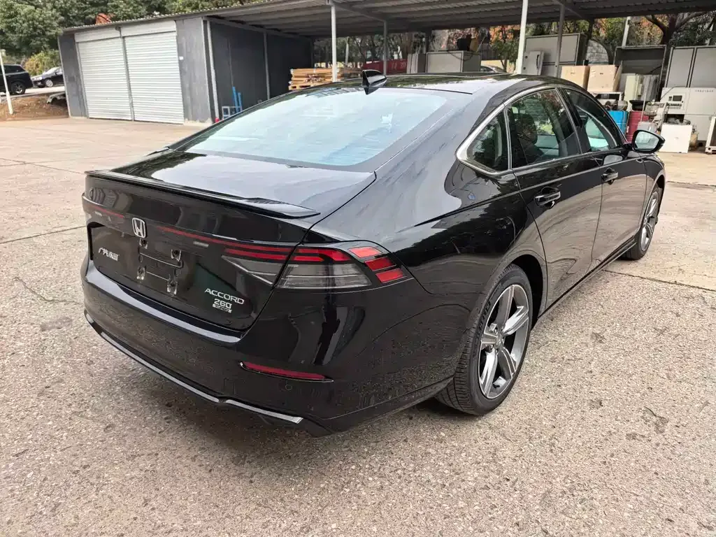 Honda Accord — фото 9