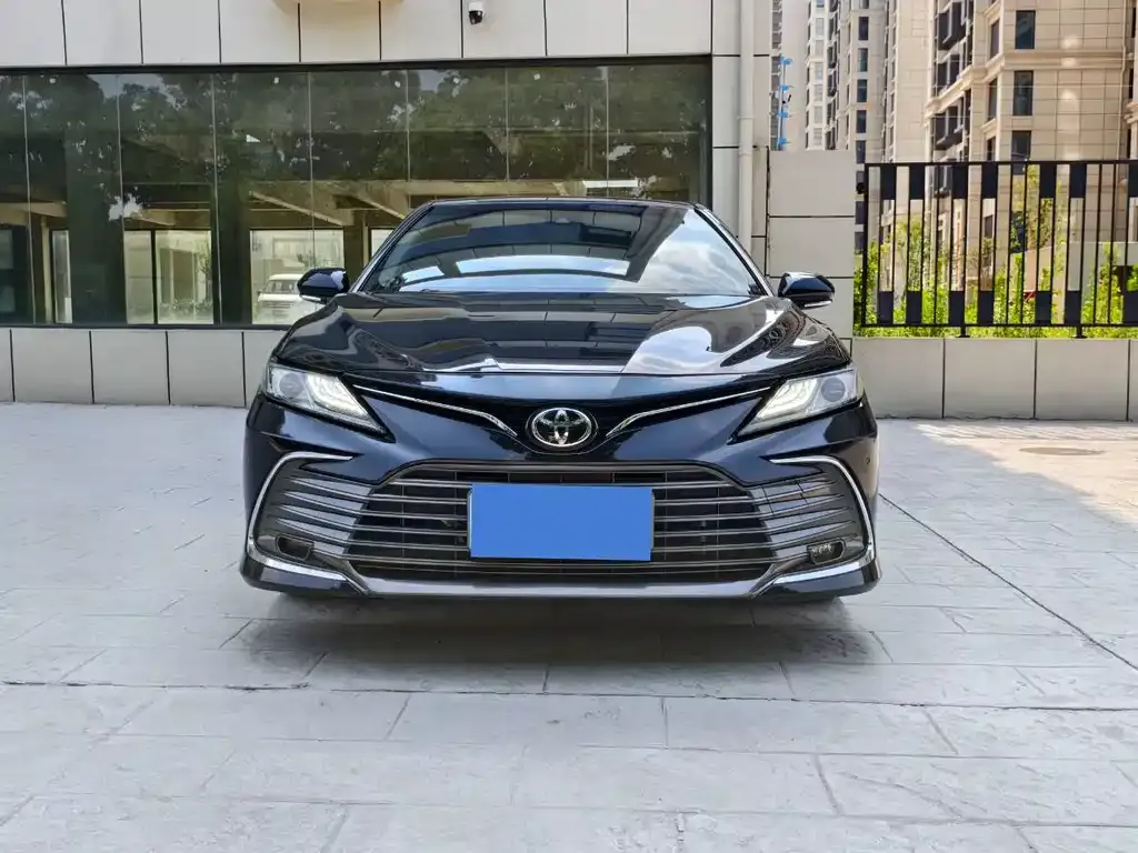 Toyota Camry — фото 2