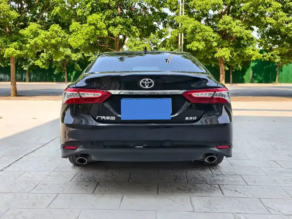 Toyota Camry — фото 8