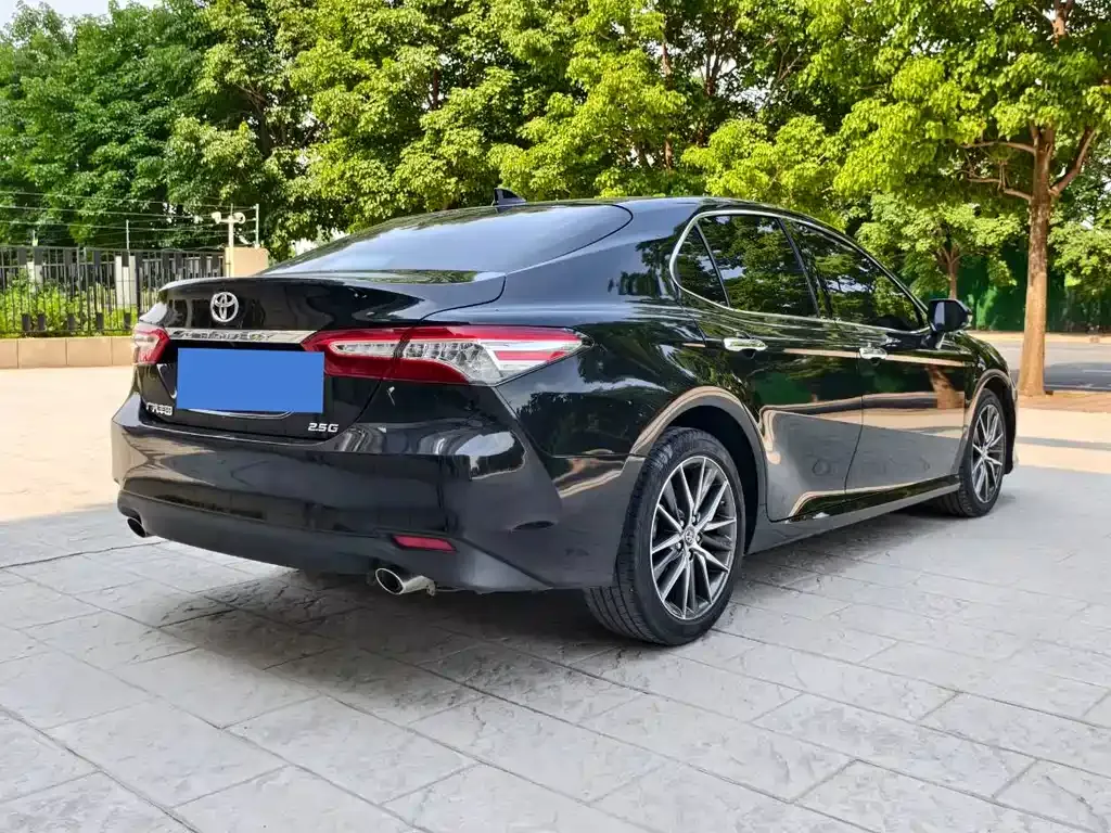 Toyota Camry — фото 10