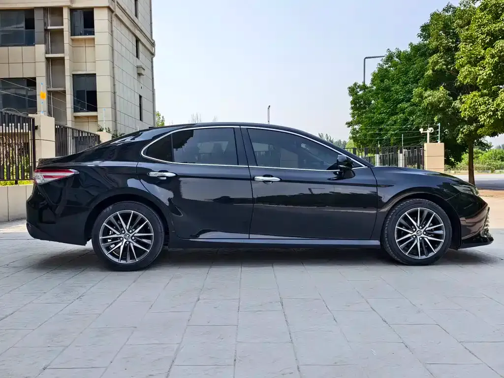 Toyota Camry — фото 6