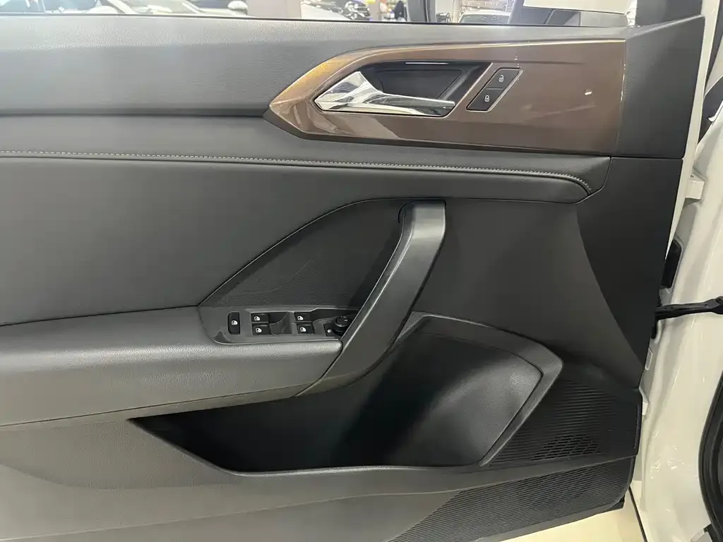 Volkswagen Tharu — фото 3