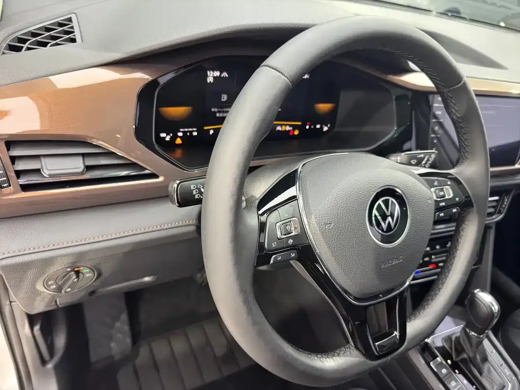 Volkswagen Tharu — фото 8