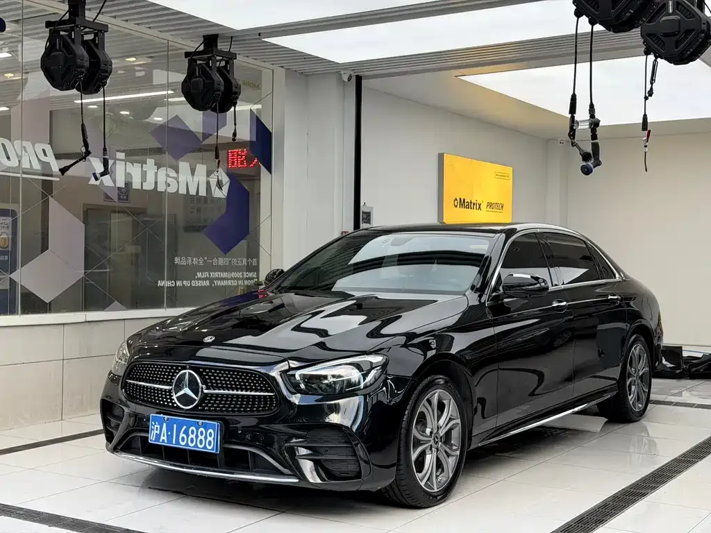 Mercedes-Benz E-Class — фото 1
