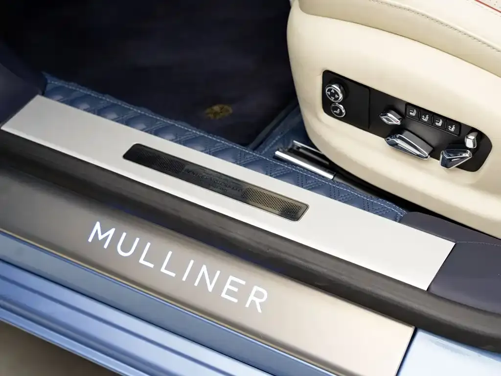 Bentley Flying Spur — фото 3