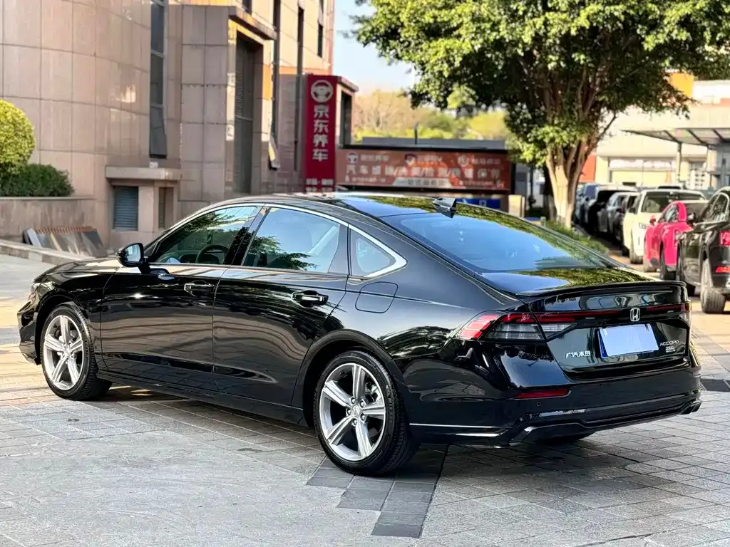 Honda Accord — фото 9