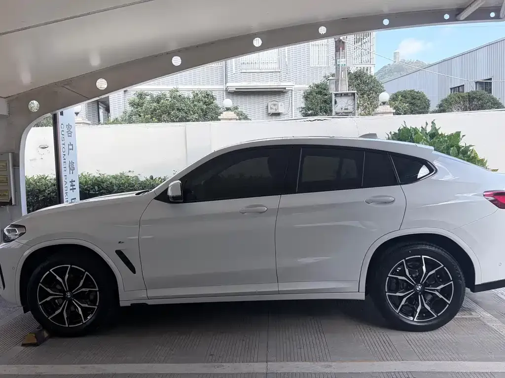 BMW X4 — фото 7
