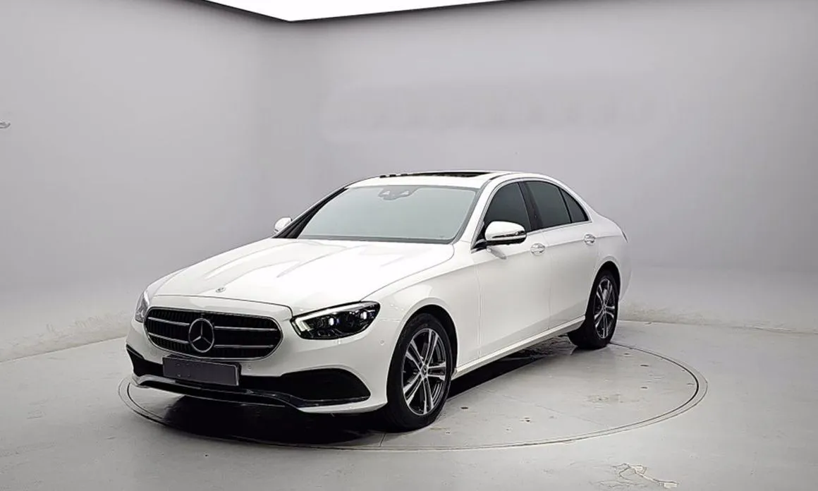 Mercedes-Benz E-Class — фото 1