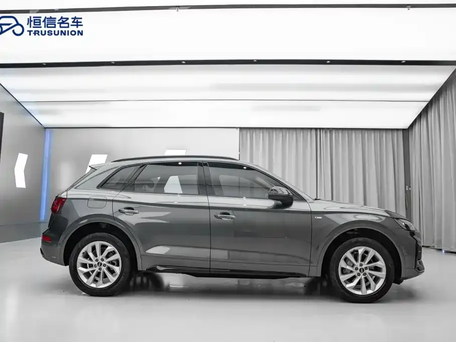 Audi Q5L — фото 6