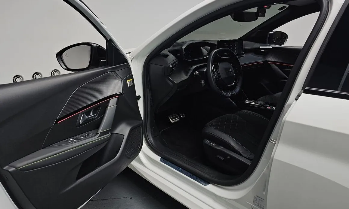 Peugeot 208 2023 из KR, фото 6