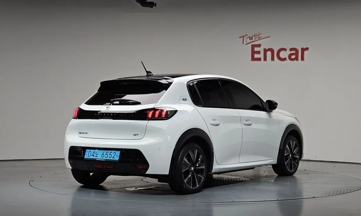 Peugeot 208 2023 из KR, фото 7