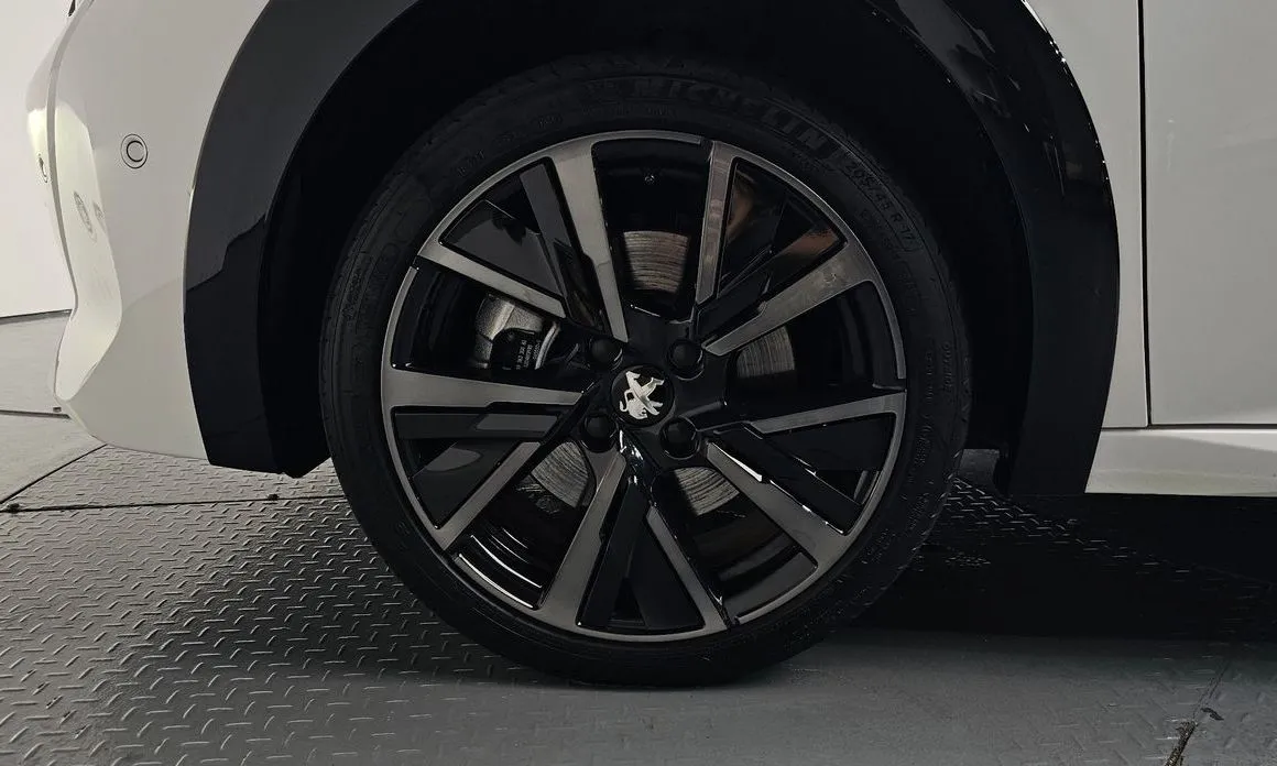 Peugeot 208 2023 из KR, фото 4