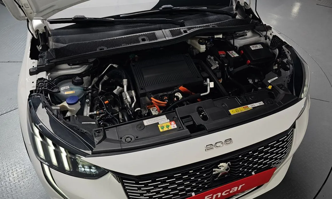Peugeot 208 2023 из KR, фото 9
