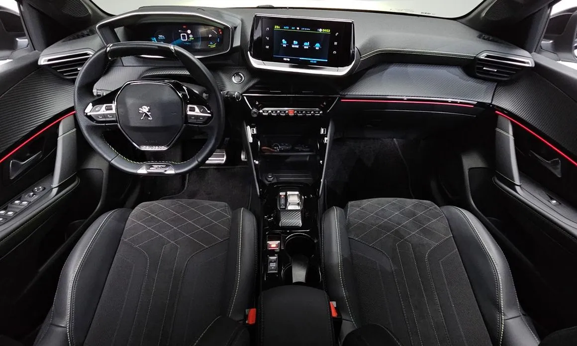 Peugeot 208 2023 из KR, фото 10