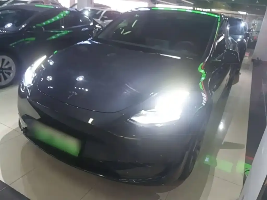 Tesla Model Y — фото 1