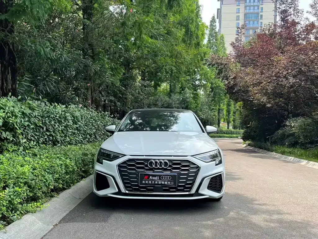 Audi A3 — фото 1